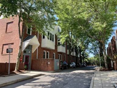 Main picture of 218 Thorndike St