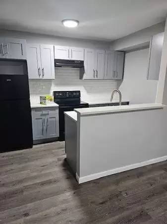 Main picture of 156 South Munn Ave - A-3