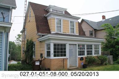 Main picture of 32 W Arch St
