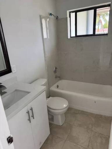 Main picture of 548 NW 7th Ave