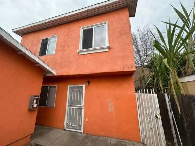 Main picture of 407 1/2 E Esther St