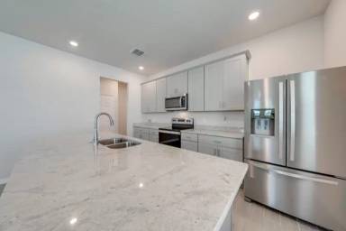 Main picture of 276 S Zuni Rd