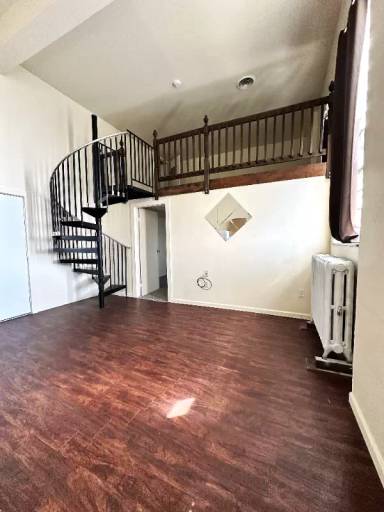 Main picture of 25 W Chestnut St