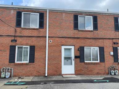 Main picture of 114 Center St