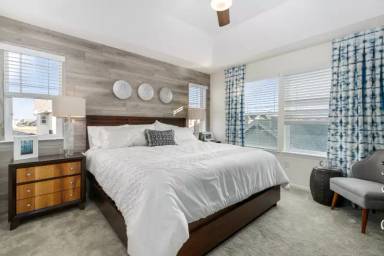 Main picture of 450 Zeppelin Way