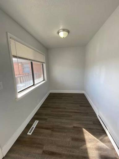 Main picture of 525 W Pacific St
