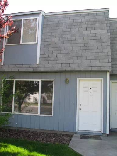 Main picture of 400 S Morain St