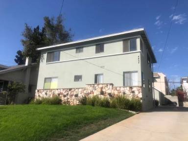 Main picture of 4433 Russell Ave
