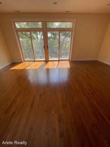 Main picture of 3126 W Walton St