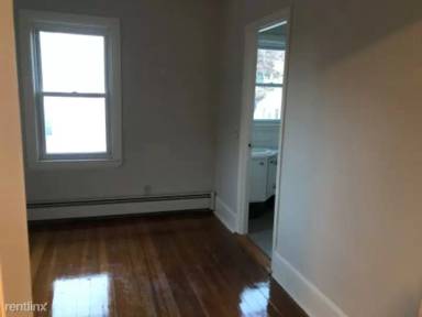 Main picture of 32 Purchase St