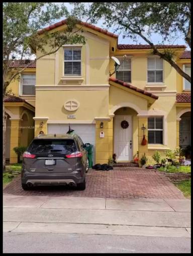 Main picture of 8602 NW 112th Ct
