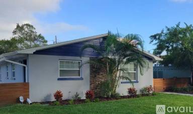 Main picture of 715 Palm Dr