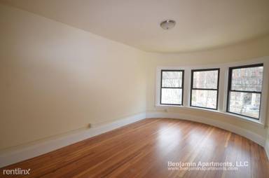 Main picture of 1463 Beacon St