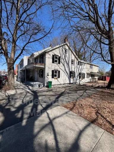 Main picture of 317 N West St