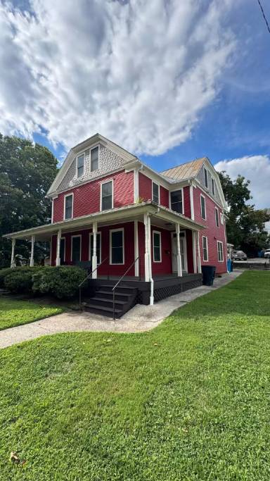 Main picture of 911 Campbell Ave SW