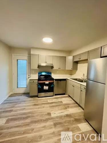 Main picture of 860 Monroe Dr NE