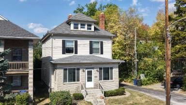 Main picture of 2173 Indianola Ave