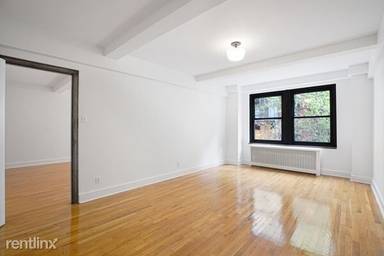 Main picture of 71 W 71st St