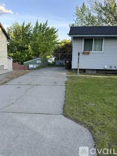 Main picture of 602 E Saint Thomas Moore Way