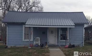 Main picture of 1406 N Washington St