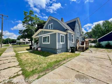 Main picture of 137 E Grand Ave