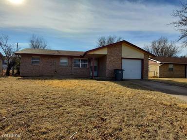 Main picture of 111 NE Cimarron Trl