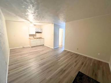 Main picture of 988 Cross Street