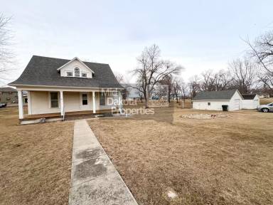 Main picture of 101 W Wisconsin St