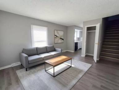 Main picture of 421 W Jefferson St