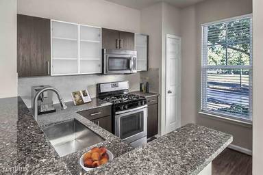 Main picture of 733 Fallsgrove Dr