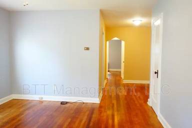 Main picture of 8404 Greenwood Ave