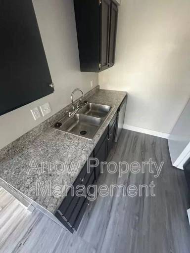 Main picture of 1250 S Jackson St