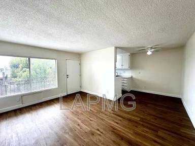 Main picture of 1915 W 22nd St