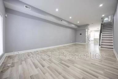 Main picture of 10 N Ellwood Ave