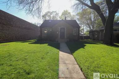 Main picture of 5651 N Green Bay Ave