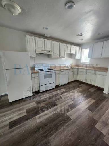 Main picture of 2242 Donna Dr
