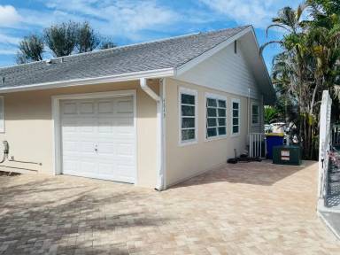 Main picture of 4649 SE Russell Way