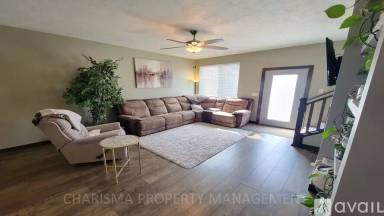 Main picture of 212 E 14th St