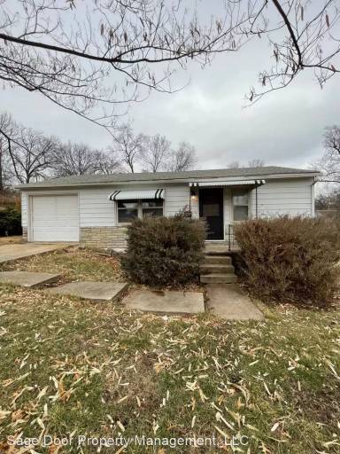 Main picture of 1320 E 84th St