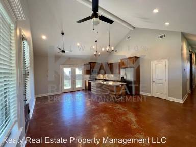 Main picture of 917 W Broussard Rd