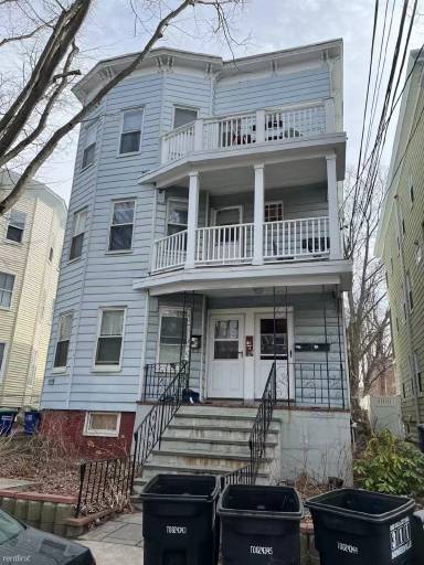 Main picture of 49 Porter St