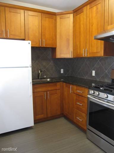 Main picture of 890 32nd Ave