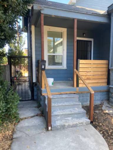 Main picture of 319 E Flora St