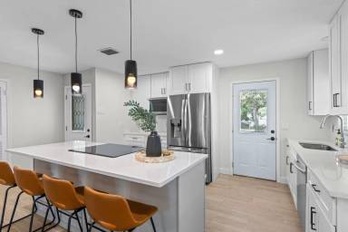 Main picture of 356 Oakhurst St