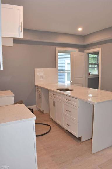 Main picture of 65 Saxton St