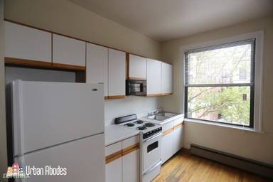 Main picture of 635 W Barry Ave