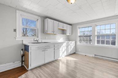 Main picture of 79 Maple St