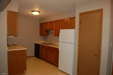 Main picture of Oakcrest Condominiums