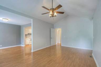 Main picture of 104 Doral Ct