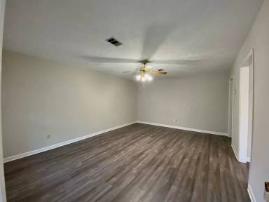 Main picture of 725B Robindale Dr